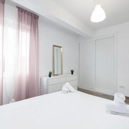 Diafano, Amplio Y Luminoso By Porriño